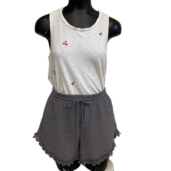 Kenzie Gray Cotton Eyelet Shorts Size Large - Picture 2 of 7